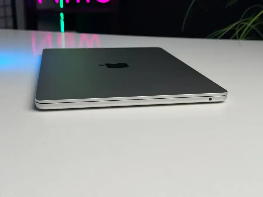 ВІТРИННИЙ MacBook Air 13.6" Silver 2022 (MLXY3) - Стан: гарний | Акумулятор: 100% | Комплектація: повний, без коробки | Гарантія: 3 міс.