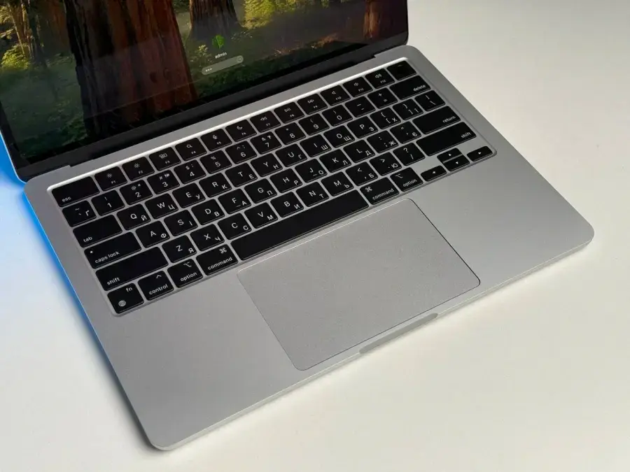 ВІТРИННИЙ MacBook Air 13.6" Silver 2022 (MLXY3) - Стан: гарний | Акумулятор: 100% | Комплектація: повний, без коробки | Гарантія: 3 міс.