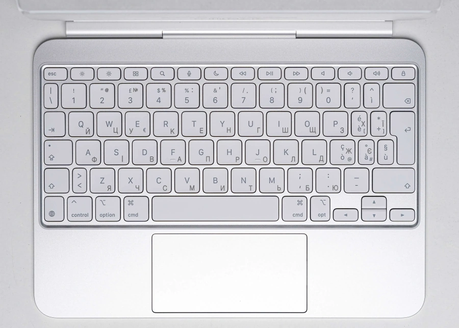 Чехол-клавиатура с подсветкой для планшета Apple Magic Keyboard for iPad Pro 11‑inch [M5/M4] - Italian - White (MWR03T/A)