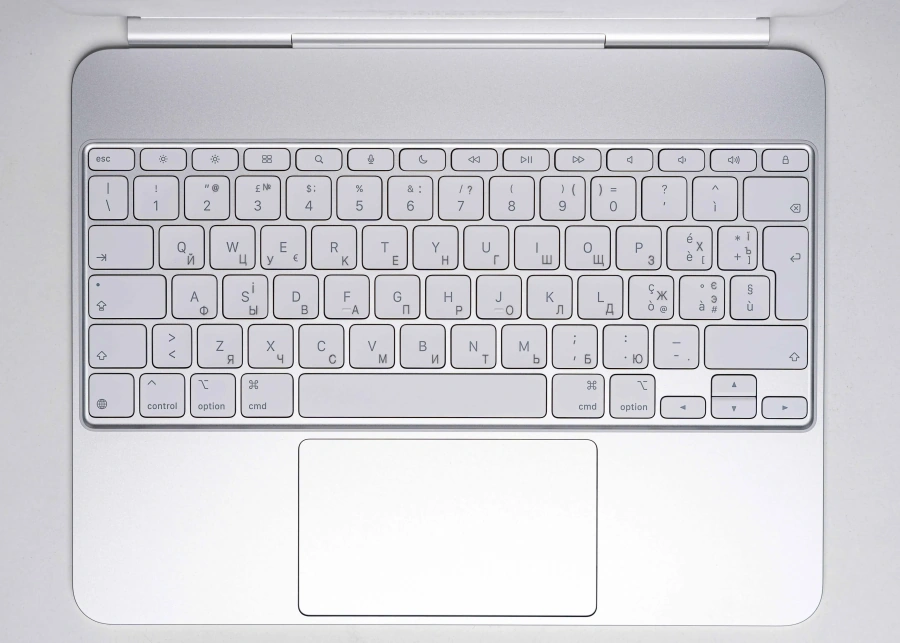 Чехол-клавиатура с подсветкой для планшета Apple Magic Keyboard for iPad Pro 13‑inch [M5/M4] - Italian - White (MWR43T/A)