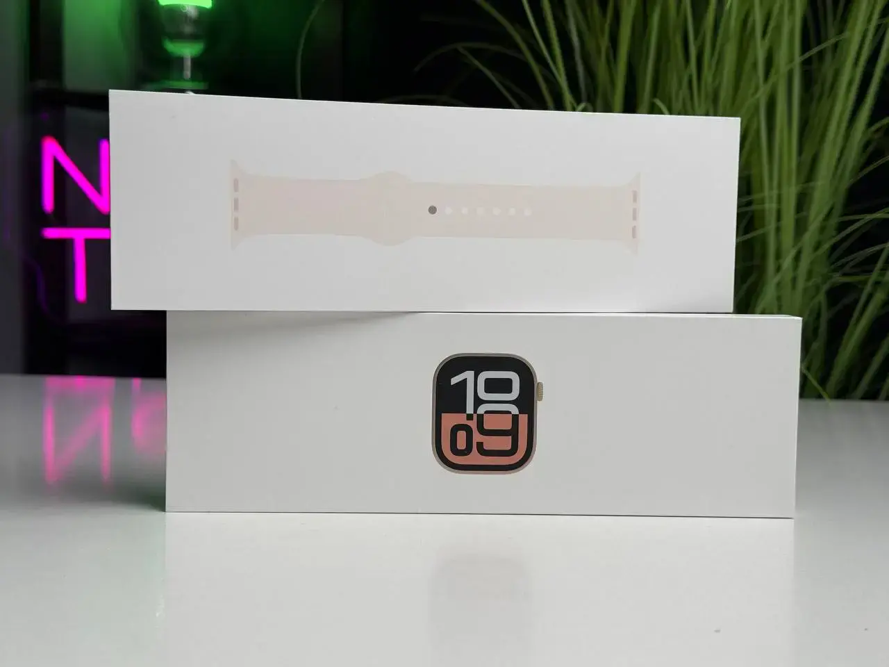 УЦІНКА Apple Watch Series 10 GPS 42mm Rose Gold Aluminum Case with Light Blush Sport Band - M/L (MWWJ3) - Стан: нові, пошкоджено транспортувальний конверт | Акумулятор: 100% | Комплектація: повний | Гарантія: 12 міс.