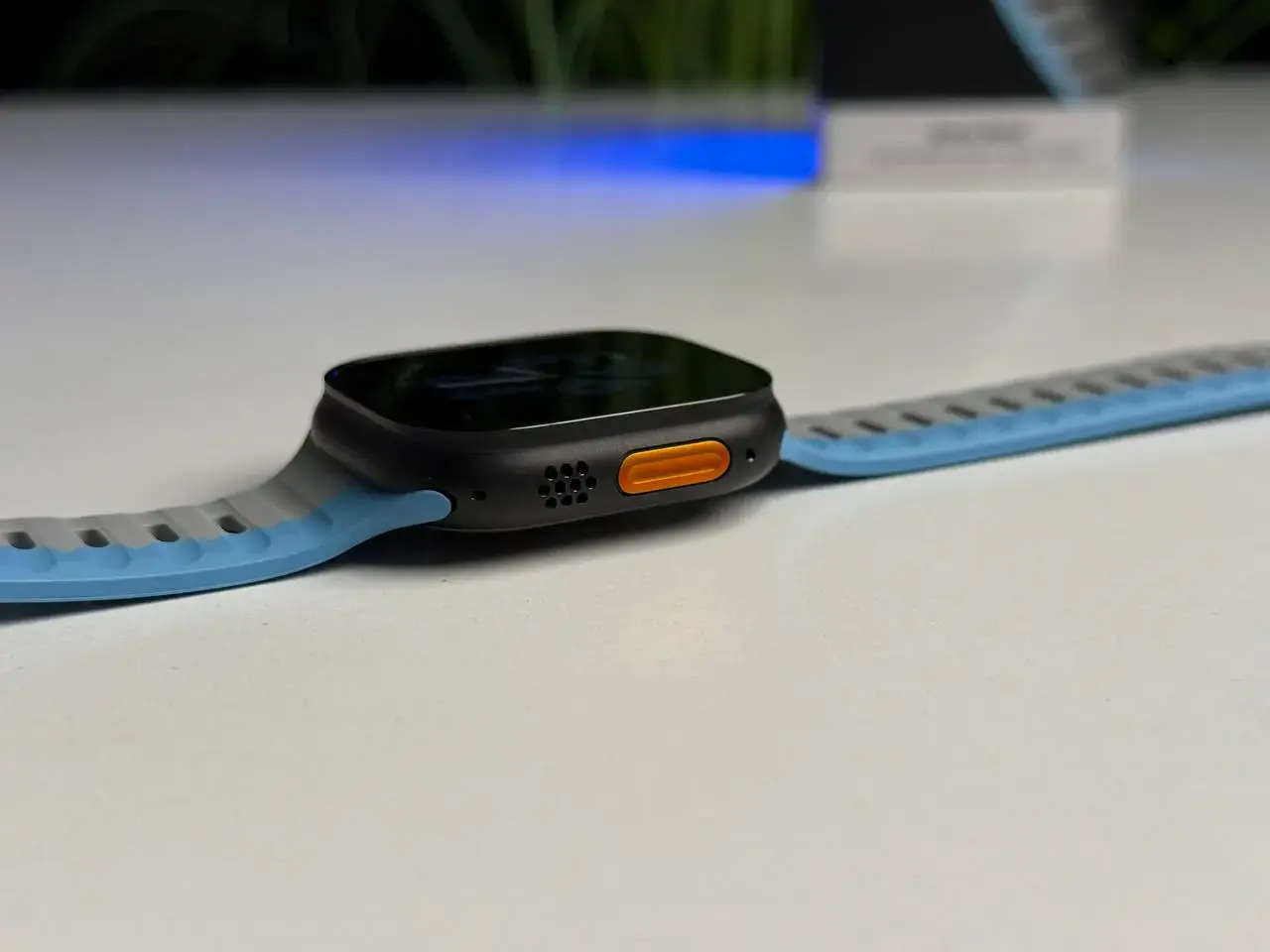 ВИТРИННЫЕ Apple Watch Ultra 2 2024 GPS + Cellular 49mm Black Titanium Case with Sport Band - Lunar Gray/Electric Blue (MX4P3) - Состояние: идеальное | Аккумулятор: 100% | Комплектация: полный | Гарантия: 3 мес.