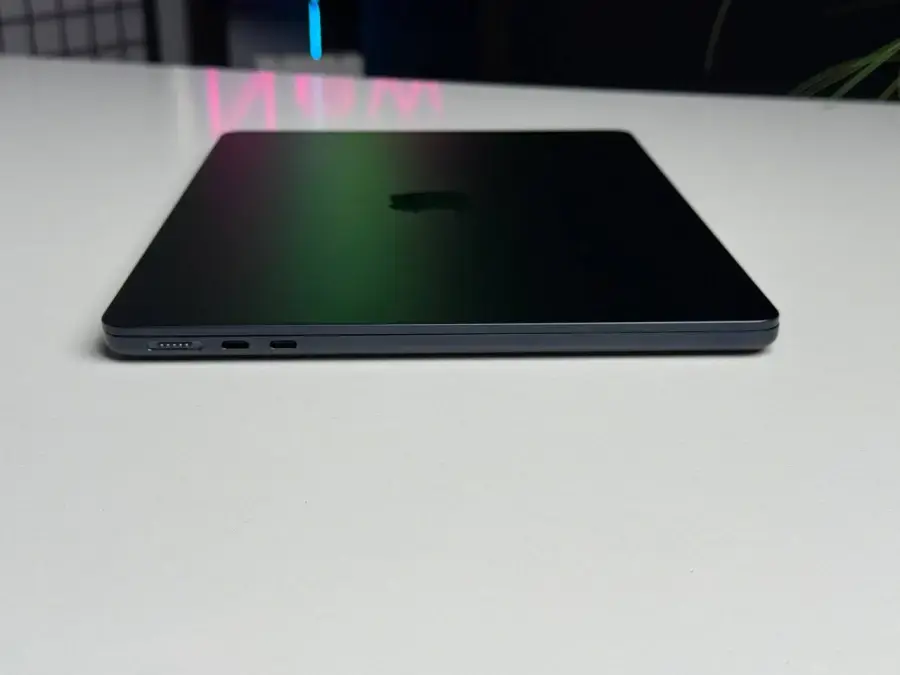 ВІТРИННИЙ MacBook Air 13.6" Midnight 2022 (MLY33) - Стан: гарний | Акумулятор: 100% | Комплектація: повний, без коробки | Гарантія: 3 міс.