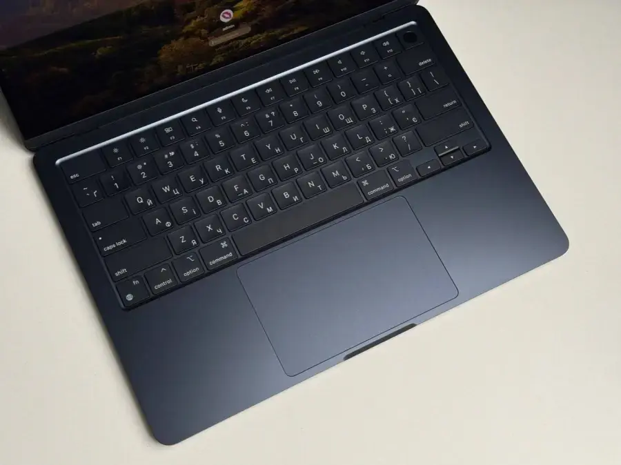 ВІТРИННИЙ MacBook Air 13.6" Midnight 2022 (MLY33) - Стан: гарний | Акумулятор: 100% | Комплектація: повний, без коробки | Гарантія: 3 міс.