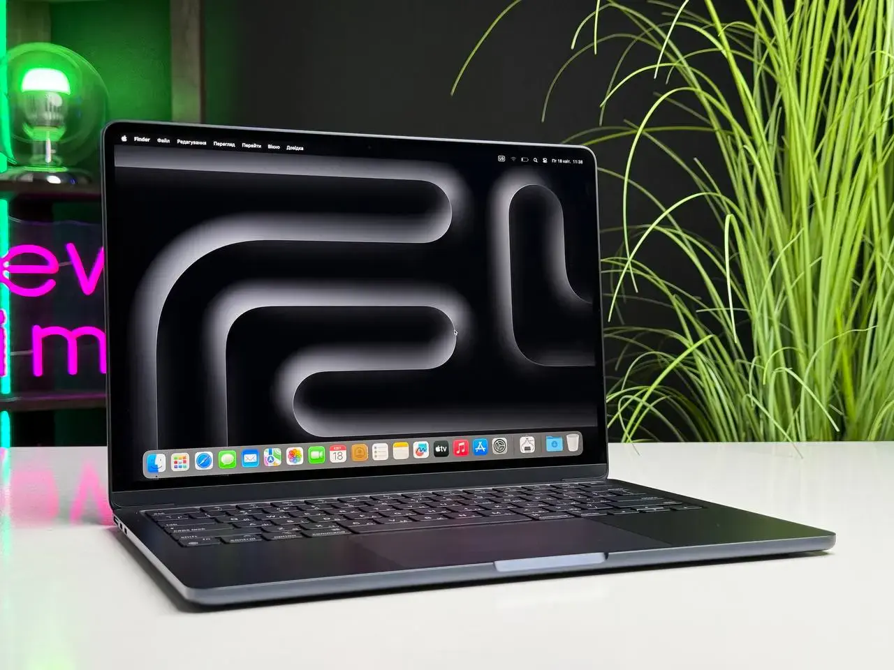 ВИТРИННЫЙ MacBook Air 13.6" Midnight 2022 (MLY33) - Состояние: хороший | Аккумулятор: 100% | Комплектация: полный, без коробки | Гарантия: 3 мес.