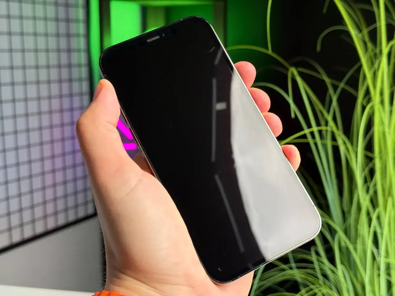 ВЖИВАНИЙ Apple iPhone 12 Pro 512GB Graphite (MGLX3, MGMU3) - Стан: гарний (подряпина на склі) | Акумулятор: 100% | Комплектація:i Phone, кабель | Гарантія: 1 міс.