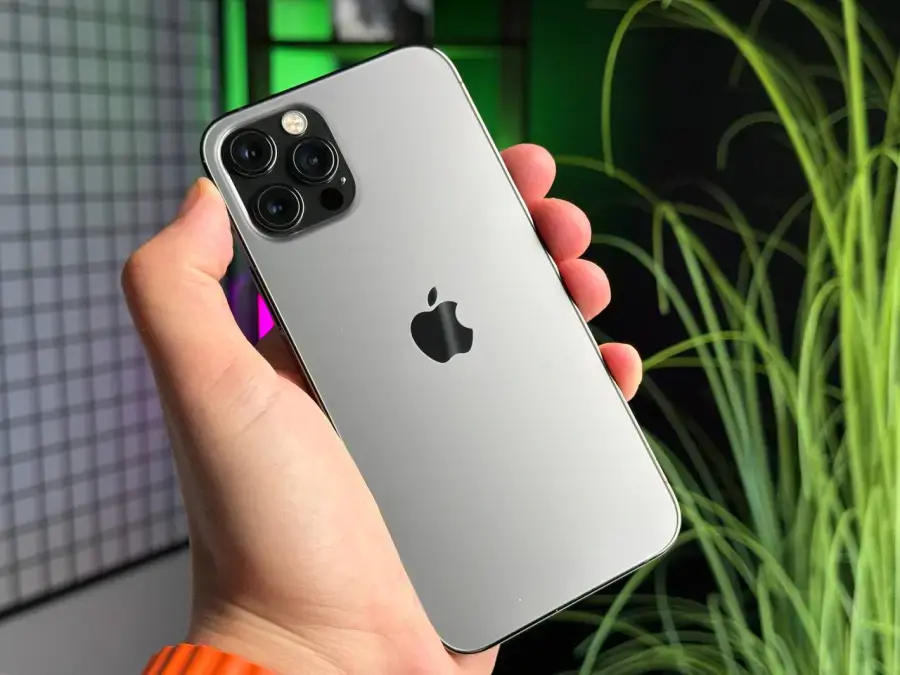 ВЖИВАНИЙ Apple iPhone 12 Pro 512GB Graphite (MGLX3, MGMU3) - Стан: гарний (подряпина на склі) | Акумулятор: 100% | Комплектація:i Phone, кабель | Гарантія: 1 міс.