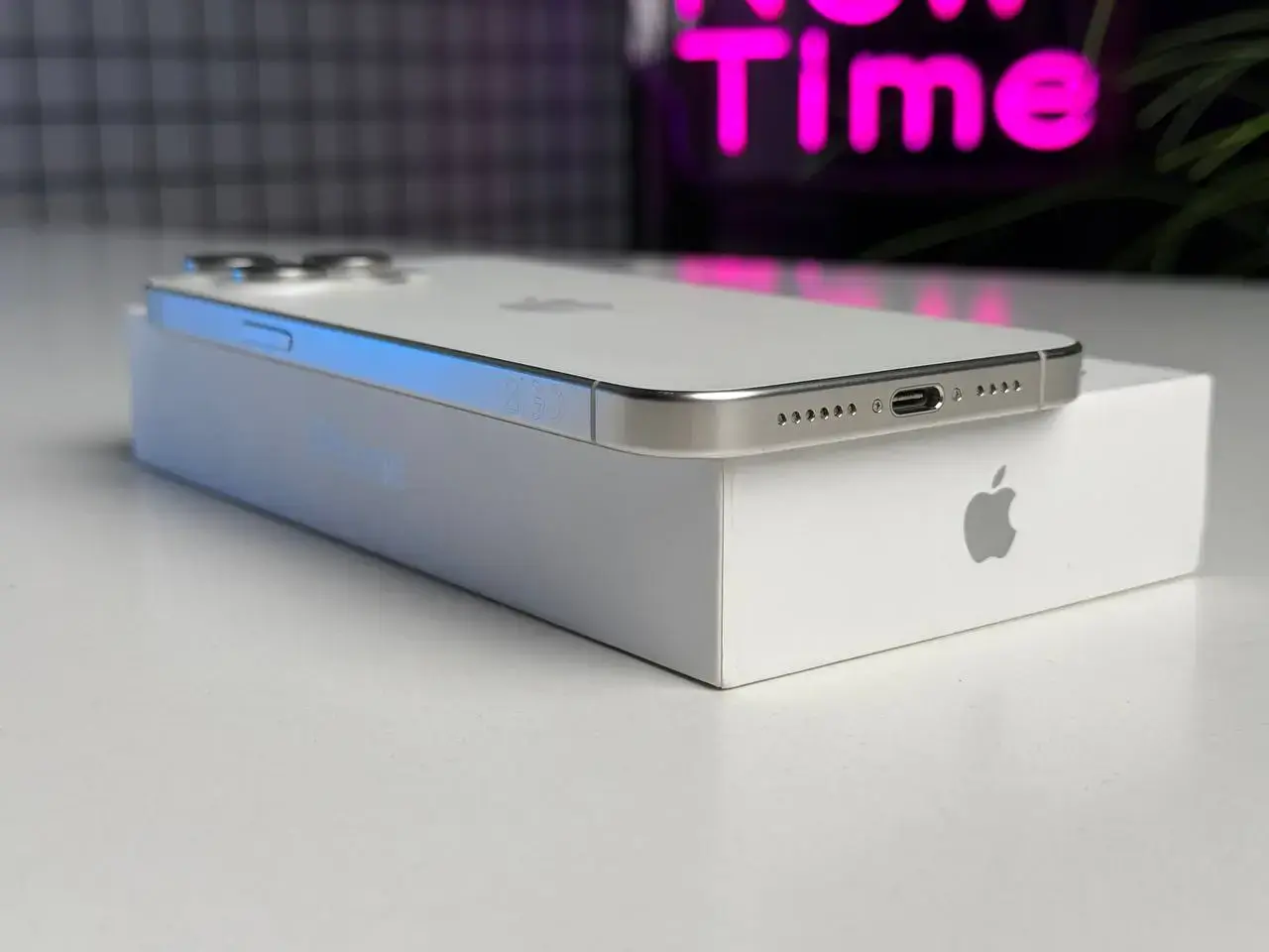 Б/У Apple iPhone 15 Pro Max 512GB White Titanium (MU7D3) - Состояние: хороший | Аккумулятор: 90% | Комплектация: полный | Гарантія: 1 мес.