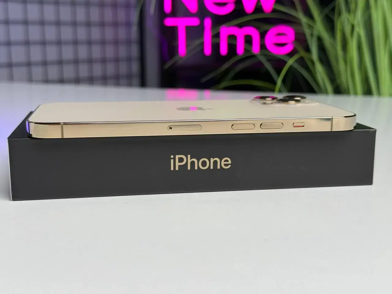 ВЖИВАНИЙ Apple iPhone 12 Pro Max 128GB Gold (MGCH3, MGD93) - Стан: гарний | Акумулятор: 100% | Комплектація: повний | Гарантія: 1 міс.
