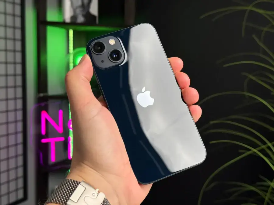 ВЖИВАНИЙ Apple iPhone 13 256GB Midnight (MLMU3, MLQ63) - Стан: гарний | Акумулятор: 100% | Комплектація: iPhone, кабель | Гарантія: 1 міс.