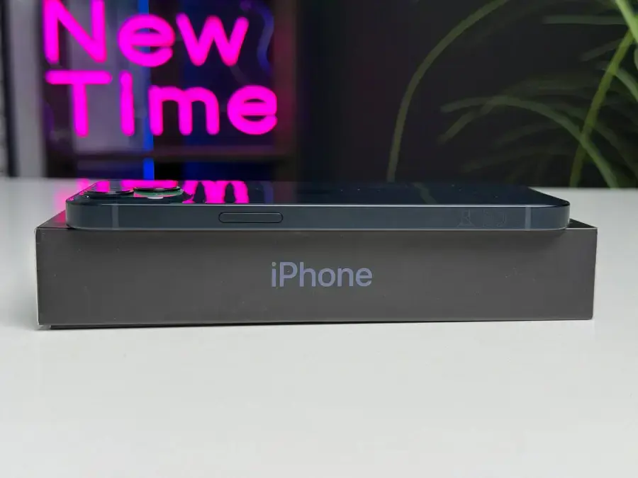 ВЖИВАНИЙ Apple iPhone 13 256GB Midnight (MLMU3, MLQ63) - Стан: гарний | Акумулятор: 100% | Комплектація: iPhone, кабель | Гарантія: 1 міс.