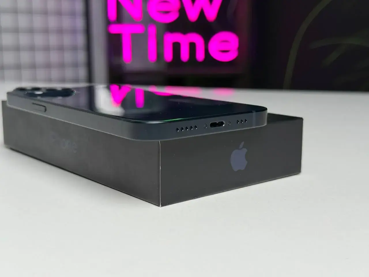 ВЖИВАНИЙ Apple iPhone 13 256GB Midnight (MLMU3, MLQ63) - Стан: гарний | Акумулятор: 100% | Комплектація: iPhone, кабель | Гарантія: 1 міс.