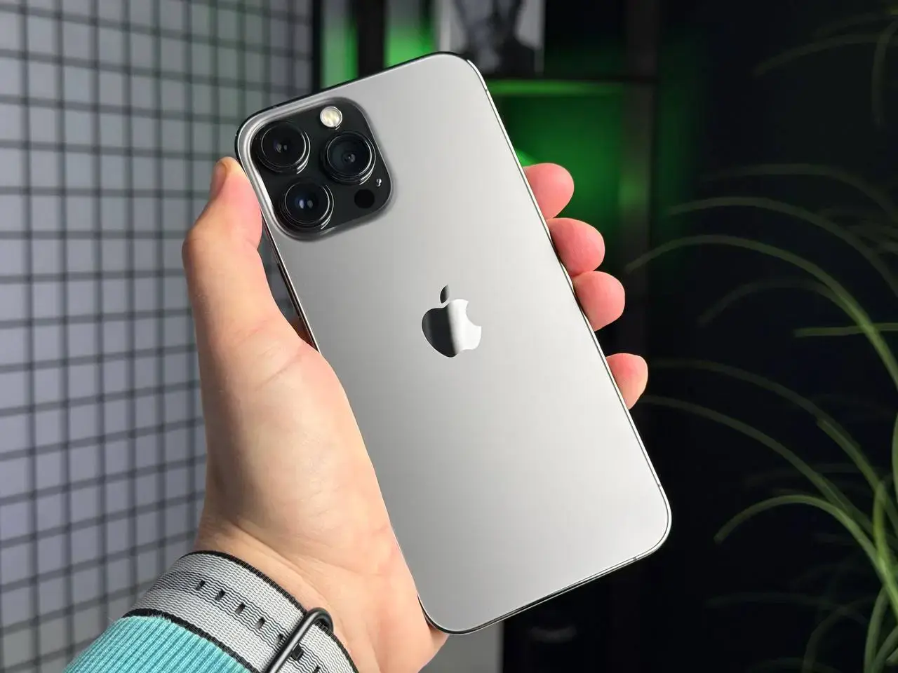 Б/У Apple iPhone 13 Pro Max 128GB Graphite (MLKL3, MLL63) - Состояние: хороший | Аккумулятор: 100% | Комплектация: iPhone, кабель | Гарантія: 1 мес.
