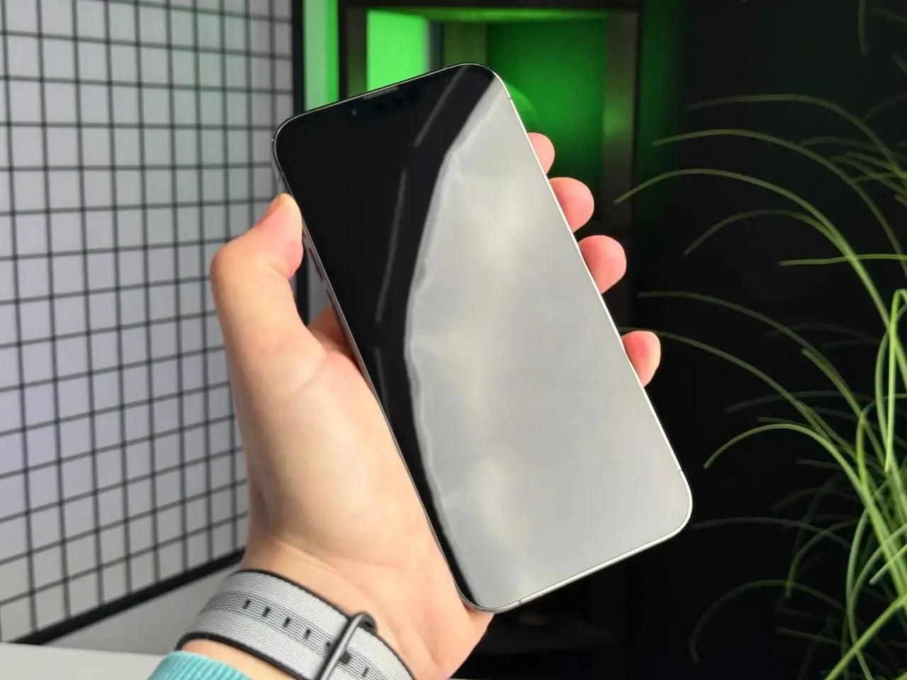 Б/У Apple iPhone 13 Pro Max 128GB Graphite (MLKL3, MLL63) - Состояние: хороший | Аккумулятор: 100% | Комплектация: iPhone, кабель | Гарантія: 1 мес.