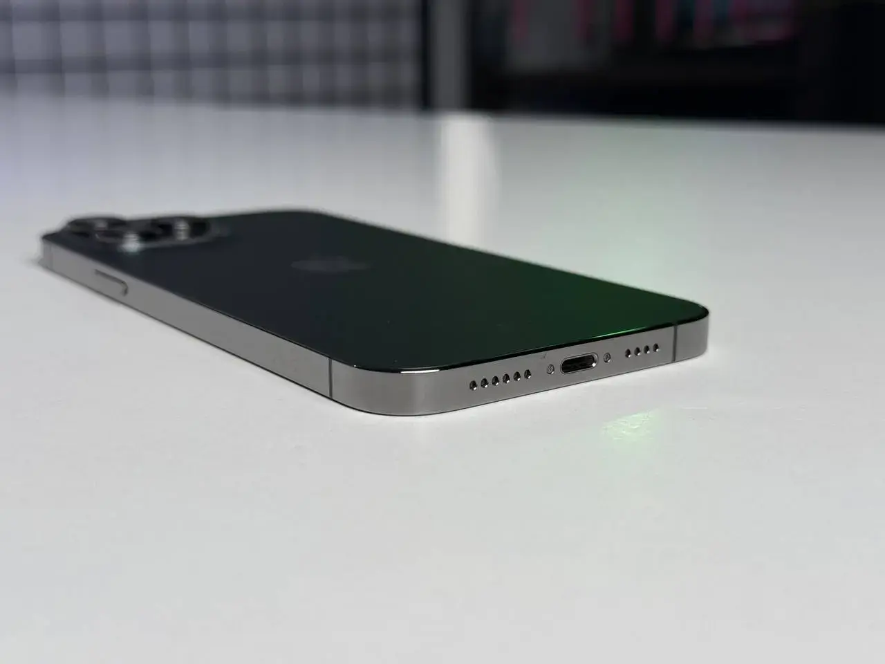 Б/У Apple iPhone 13 Pro Max 128GB Graphite (MLKL3, MLL63) - Состояние: хороший | Аккумулятор: 100% | Комплектация: iPhone, кабель | Гарантія: 1 мес.