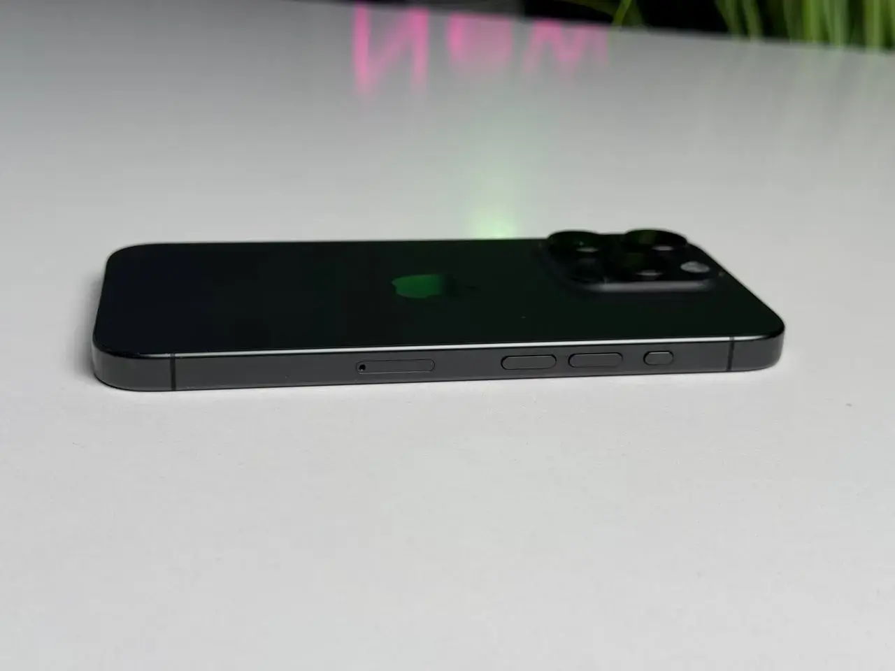 Б/У Apple iPhone 15 Pro 128GB Black Titanium (MTUV3) - Состояние: хороший | Аккумулятор: 95% | Комплектация: iPhone, кабель | Гарантія: 1 мес.