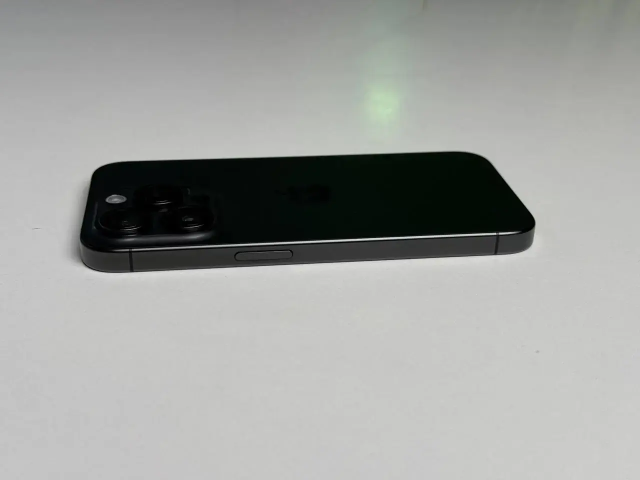 Б/У Apple iPhone 15 Pro 128GB Black Titanium (MTUV3) - Состояние: хороший | Аккумулятор: 95% | Комплектация: iPhone, кабель | Гарантія: 1 мес.