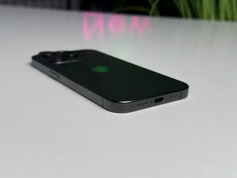 ВЖИВАНИЙ Apple iPhone 15 Pro 128GB Black Titanium (MTUV3) - Стан: гарний | Акумулятор: 95% | Комплектація: iPhone, кабель | Гарантія: 1 міс.