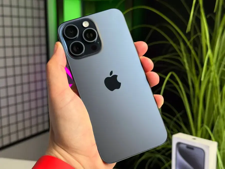ВЖИВАНИЙ Apple iPhone 15 Pro Max 256GB Blue Titanium (MU7A3) - Стан: гарний | Акумулятор: 90% | Комплектація: повний | Гарантія: 1 міс.