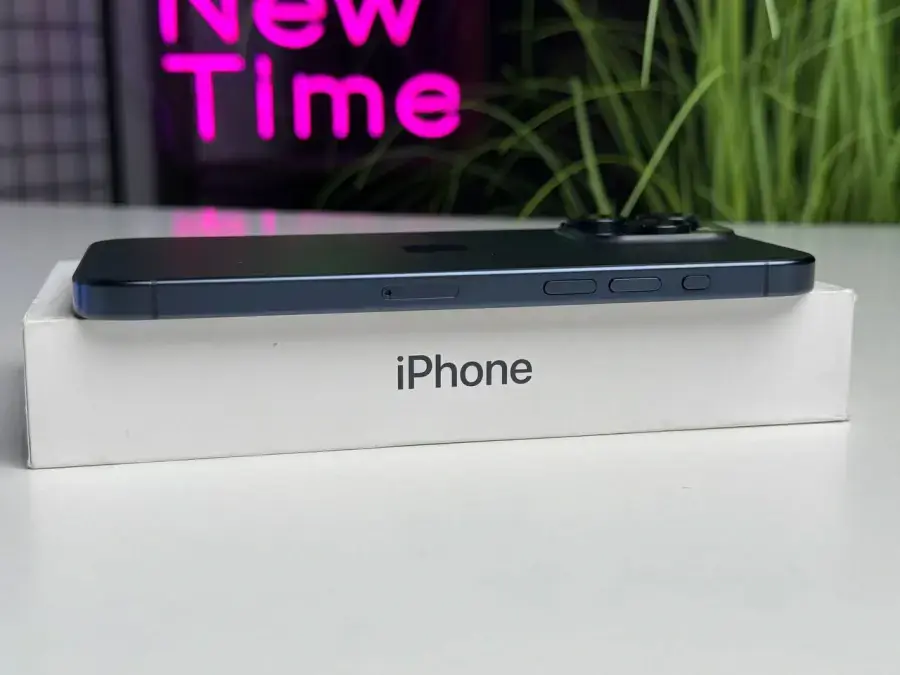 ВЖИВАНИЙ Apple iPhone 15 Pro Max 256GB Blue Titanium (MU7A3) - Стан: гарний | Акумулятор: 90% | Комплектація: повний | Гарантія: 1 міс.