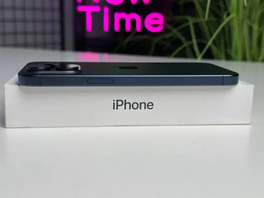 ВЖИВАНИЙ Apple iPhone 15 Pro Max 256GB Blue Titanium (MU7A3) - Стан: гарний | Акумулятор: 90% | Комплектація: повний | Гарантія: 1 міс.