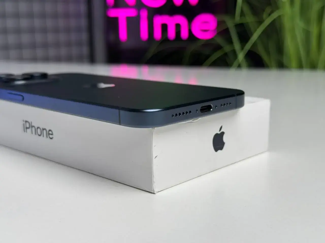 ВЖИВАНИЙ Apple iPhone 15 Pro Max 256GB Blue Titanium (MU7A3) - Стан: гарний | Акумулятор: 90% | Комплектація: повний | Гарантія: 1 міс.