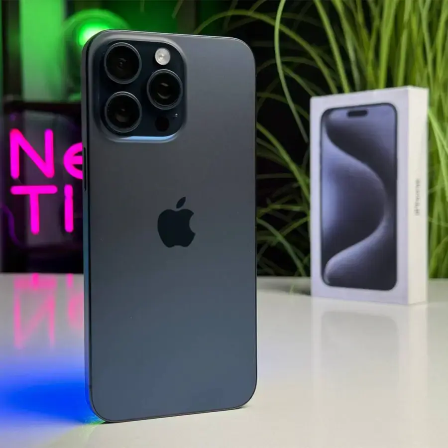ВЖИВАНИЙ Apple iPhone 15 Pro Max 256GB Blue Titanium (MU7A3) - Стан: гарний | Акумулятор: 90% | Комплектація: повний | Гарантія: 1 міс.