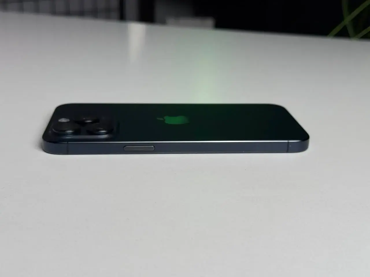 Б/У Apple iPhone 15 Pro Max 512GB Blue Titanium (MU7F3) - Состояние: хороший | Аккумулятор: 86% | Комплектация: iPhone, кабель | Гарантия: 1 мес.