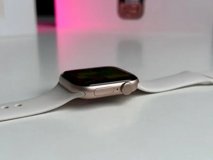 ВИТРИННЫЕ Apple Watch Series 10 GPS 42mm Rose Gold Aluminum Case with Light Blush Sport Band - S/M (MWWH3) - Состояние: идеальный | Аккумулятор: 100% | Комплектация: полный | Гарантія: 6 мес.