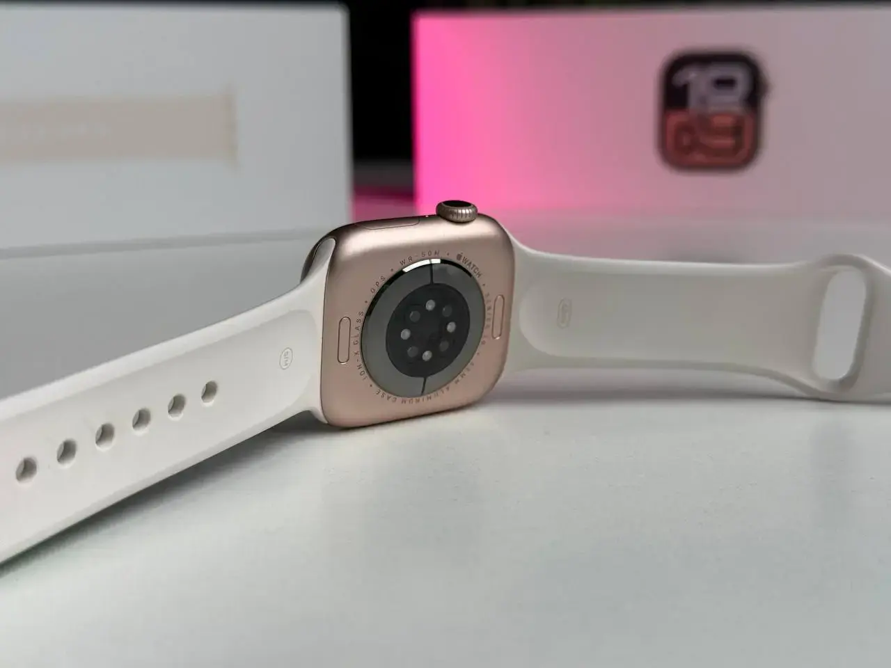 ВИТРИННЫЕ Apple Watch Series 10 GPS 42mm Rose Gold Aluminum Case with Light Blush Sport Band - S/M (MWWH3) - Состояние: идеальный | Аккумулятор: 100% | Комплектация: полный | Гарантія: 6 мес.