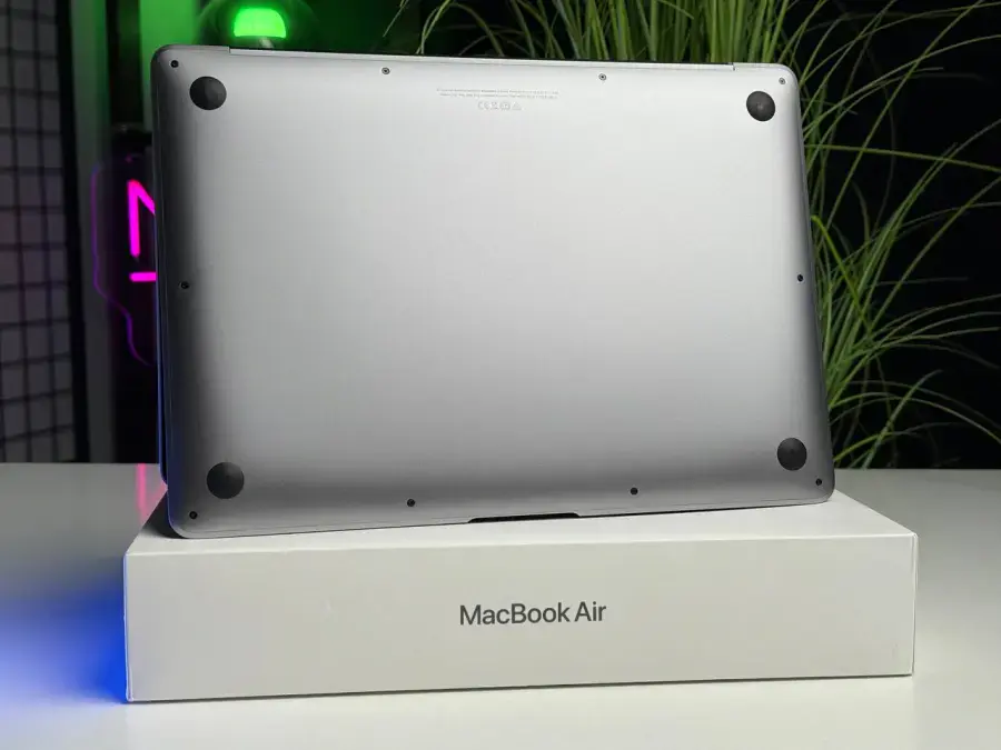 ВЖИВАНИЙ MacBook Air 13" Space Gray 2020 (MGN73) - Стан: гарний | Акумулятор: 84% | Комплектація: повний | Гарантія: 1 міс.