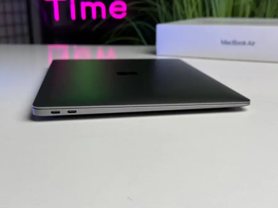 ВЖИВАНИЙ MacBook Air 13" Space Gray 2020 (MGN73) - Стан: гарний | Акумулятор: 84% | Комплектація: повний | Гарантія: 1 міс.