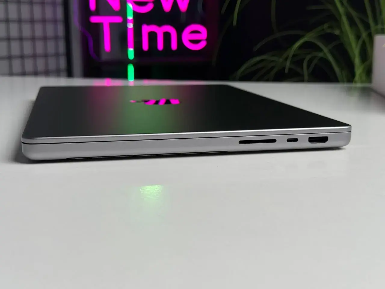 ВЖИВАНИЙ MacBook Pro 14" Space Gray (MKGP3UA/A) 2021 - Стан: ідеальний | Акумулятор: 98% | Комплектація: повний | Гарантія: 1 міс.