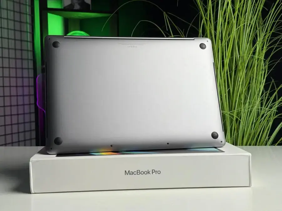 ВЖИВАНИЙ MacBook Pro 16" Space Gray (MVVJ2) 2019 - Стан: гарний | Акумулятор: 90% | Комплектація: повний | Гарантія: 1 міс.