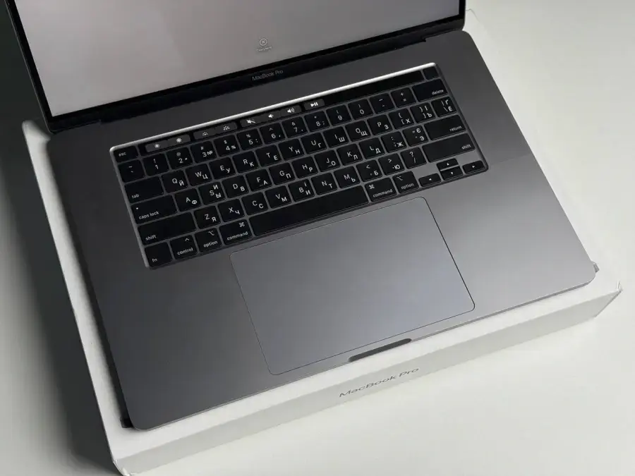 ВЖИВАНИЙ MacBook Pro 16" Space Gray (MVVJ2) 2019 - Стан: гарний | Акумулятор: 90% | Комплектація: повний | Гарантія: 1 міс.