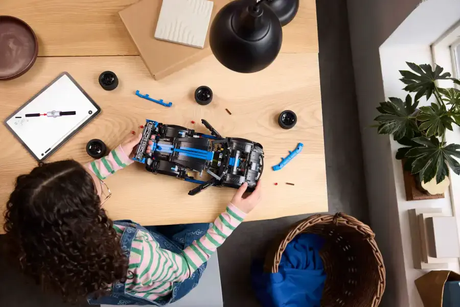 Авто-конструктор LEGO Technic Автомобіль для перегонів Porsche GT4 e-Performance (42176)