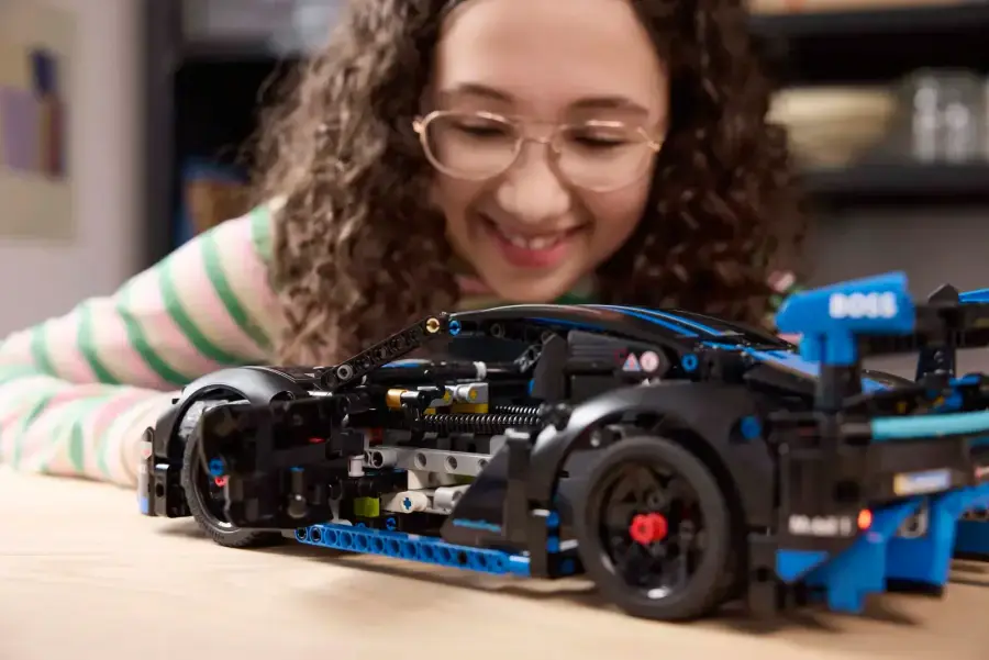 Авто-конструктор LEGO Technic Автомобіль для перегонів Porsche GT4 e-Performance (42176)
