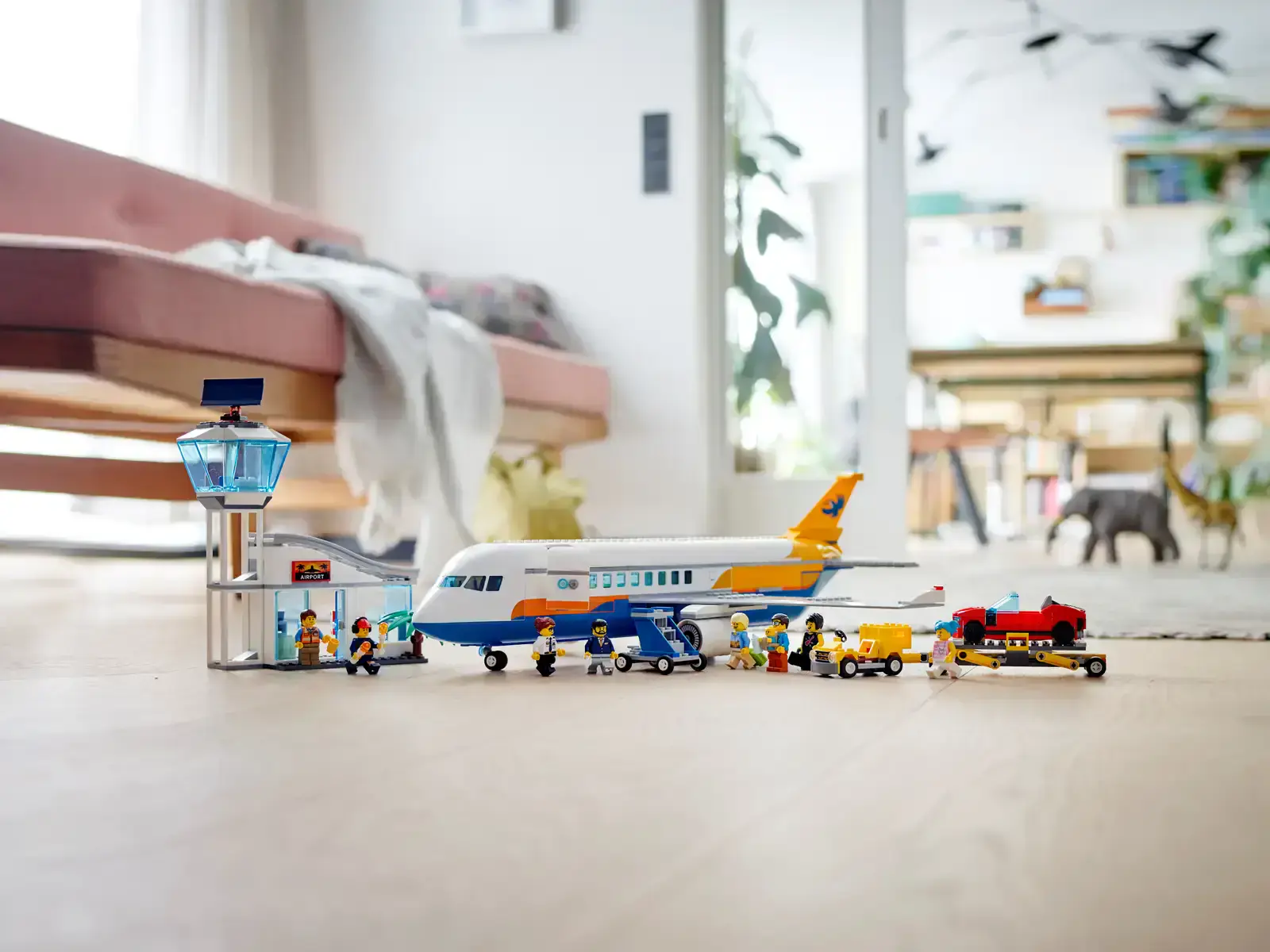 Блоковый конструктор LEGO City Пассажирский самолет (60262)