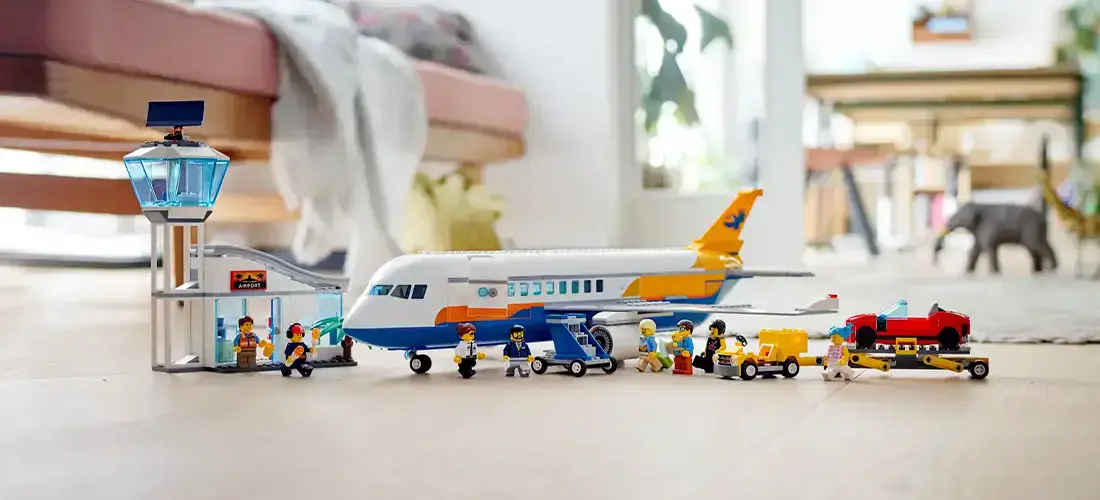 Блоковый конструктор LEGO City Пассажирский самолет (60262)