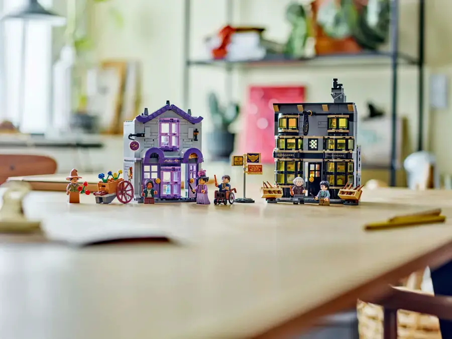 Блоковий конструктор LEGO Harry Potter Крамниця Оллівандера і ательє мадам Малкін (76439)