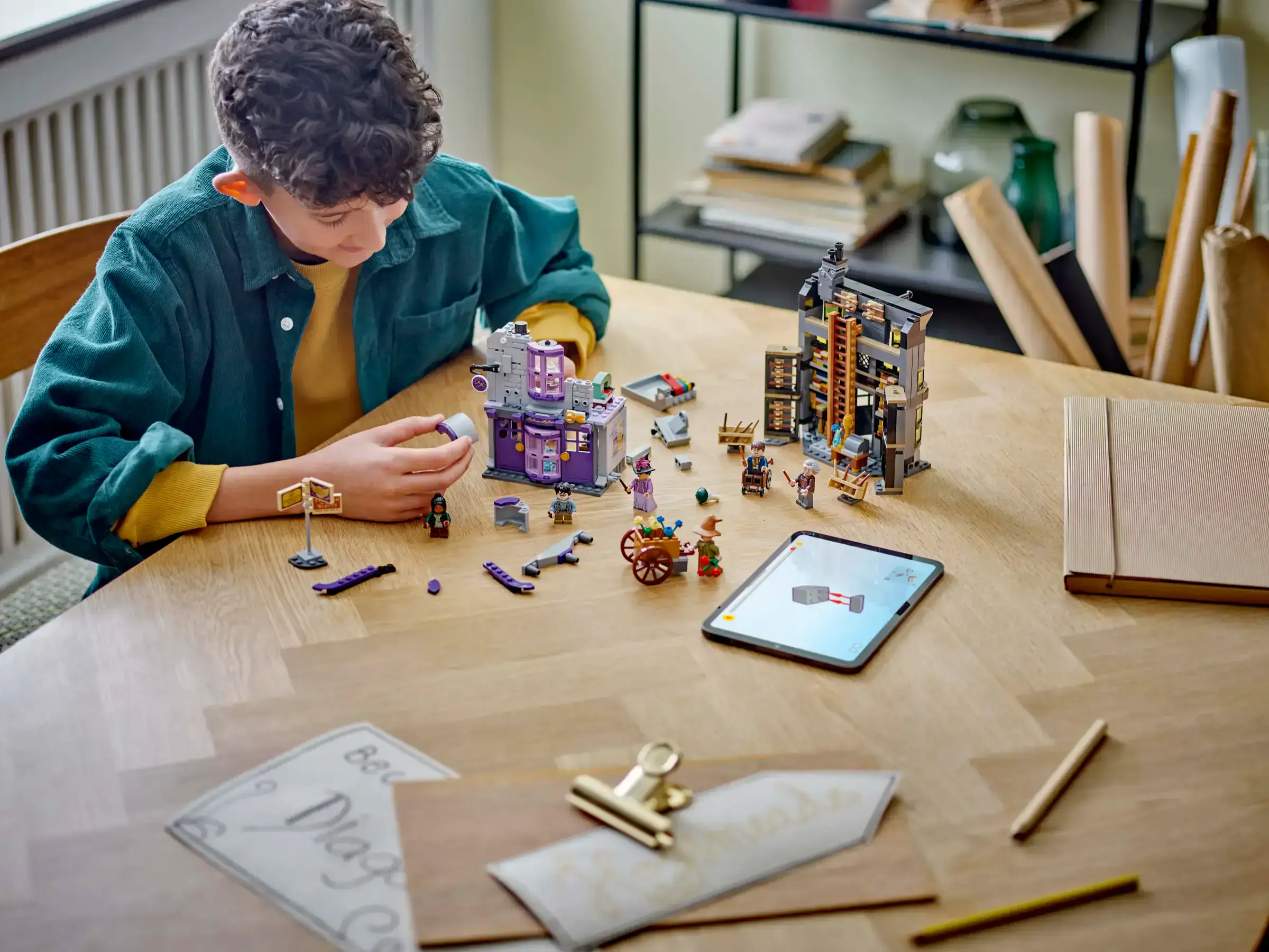 Блоковий конструктор LEGO Harry Potter Крамниця Оллівандера і ательє мадам Малкін (76439)
