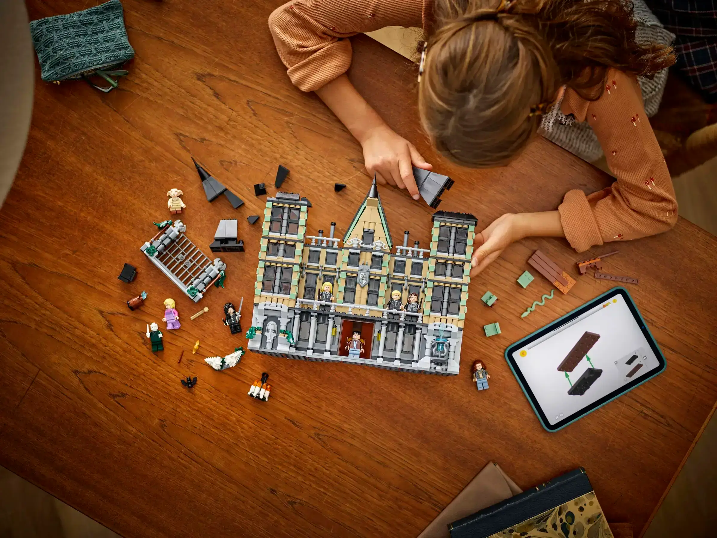Блоковый конструктор LEGO Harry Potter Усадьба семьи Малфой (76453)