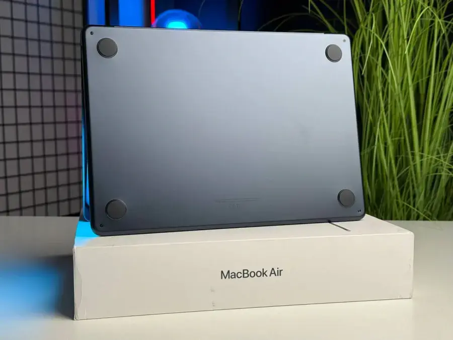 OPEN BOX MacBook Air 13" 2025 M4/10CPU/8GPU/16GB/256GB Midnight (MW123) - Стан: ідеальний | Акумулятор: 100% | Комплект: повний | Гарантія: 3 міс.