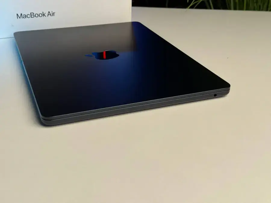 OPEN BOX MacBook Air 13" 2025 M4/10CPU/8GPU/16GB/256GB Midnight (MW123) - Стан: ідеальний | Акумулятор: 100% | Комплект: повний | Гарантія: 3 міс.