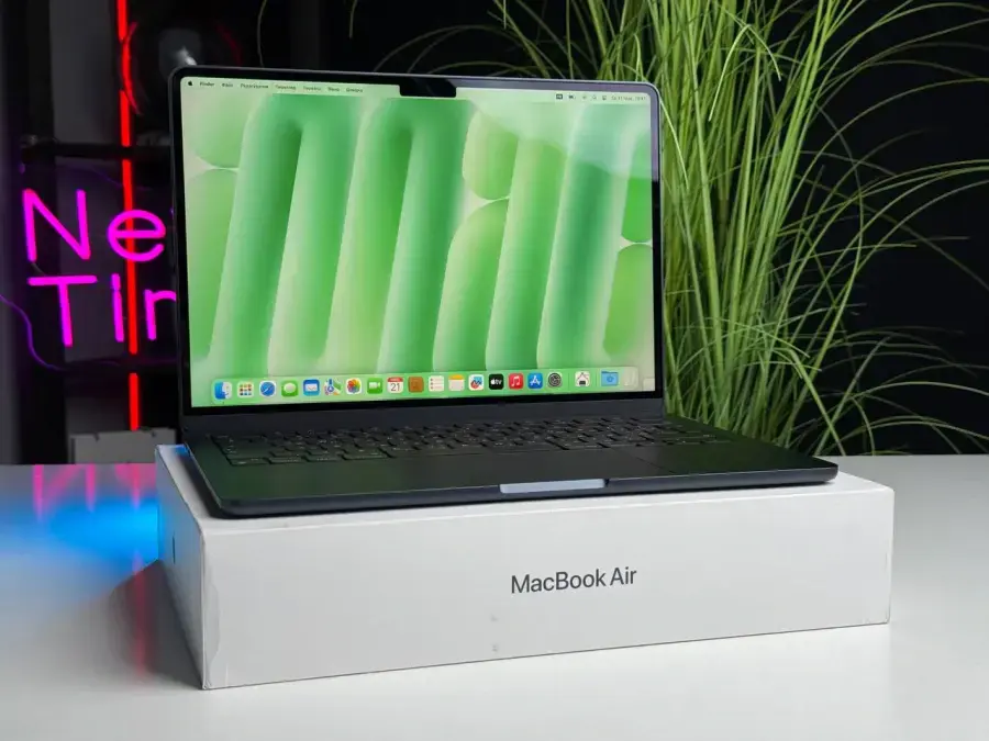 OPEN BOX MacBook Air 13" 2025 M4/10CPU/8GPU/16GB/256GB Midnight (MW123) - Стан: ідеальний | Акумулятор: 100% | Комплект: повний | Гарантія: 3 міс.