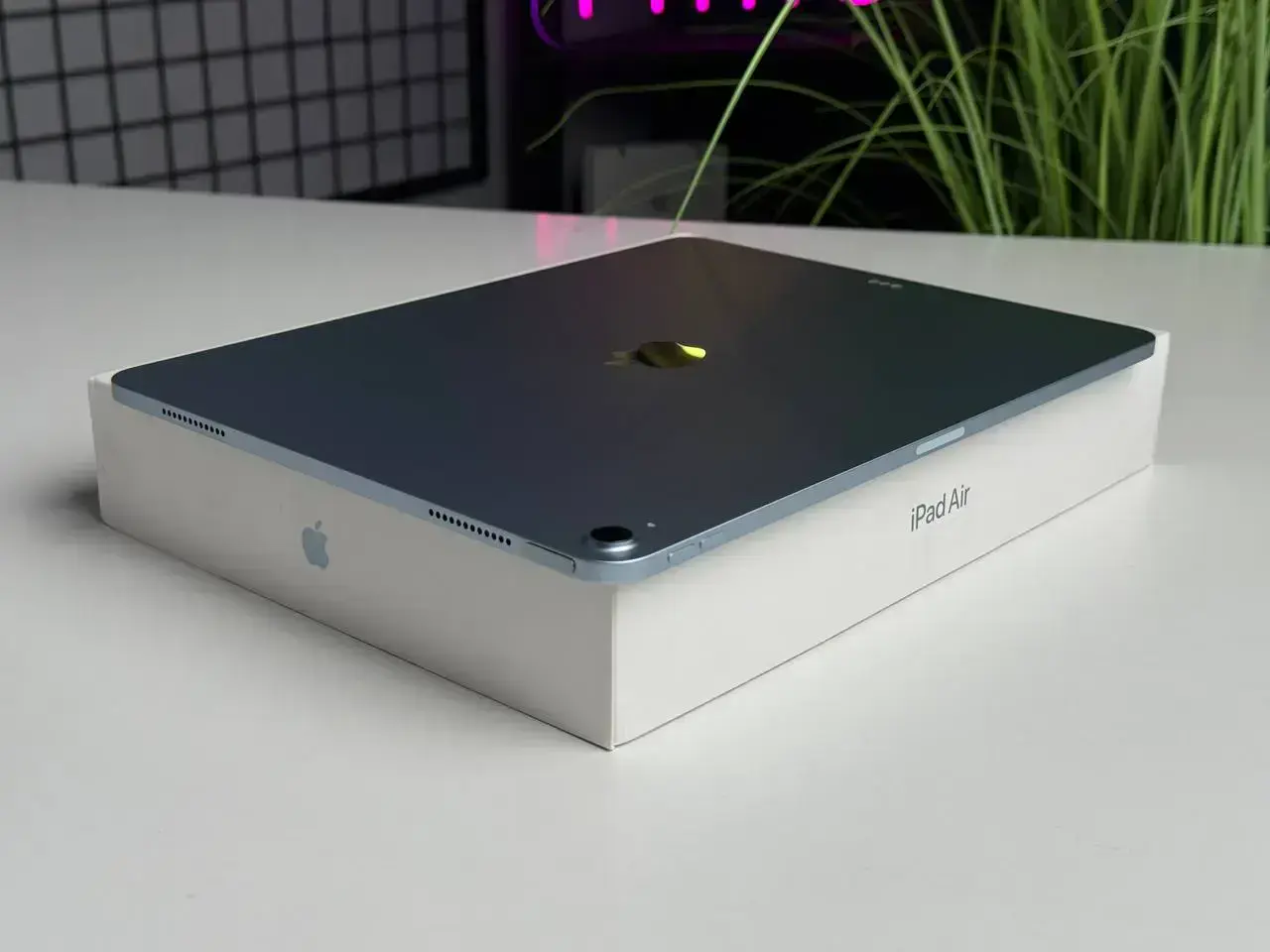 OPEN BOX Планшет Apple iPad Air 13'' M2 2024 Wi-Fi 256GB Blue (MV2F3) - Стан: ідеальний | Акумулятор: 100% | Комплект: повний | Гарантія: 6 міс.