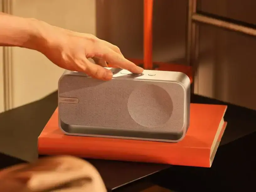 Портативна колонка Bose SoundLink Home - Light Silver (892399-0010)