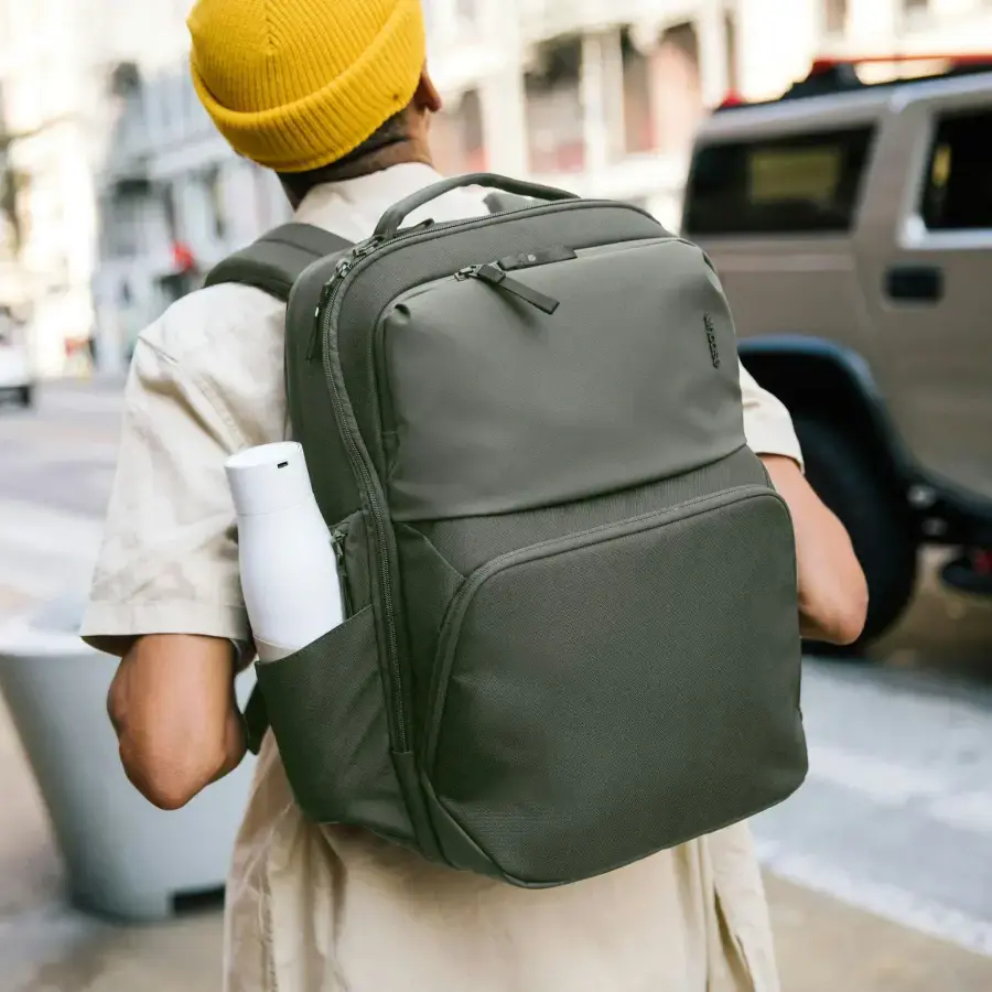 Рюкзак Incase A.R.C. Commuter Pack with ReSpun 100% Recycled Polyester 26L - Smoked Ivy (INCO100683-SIV)