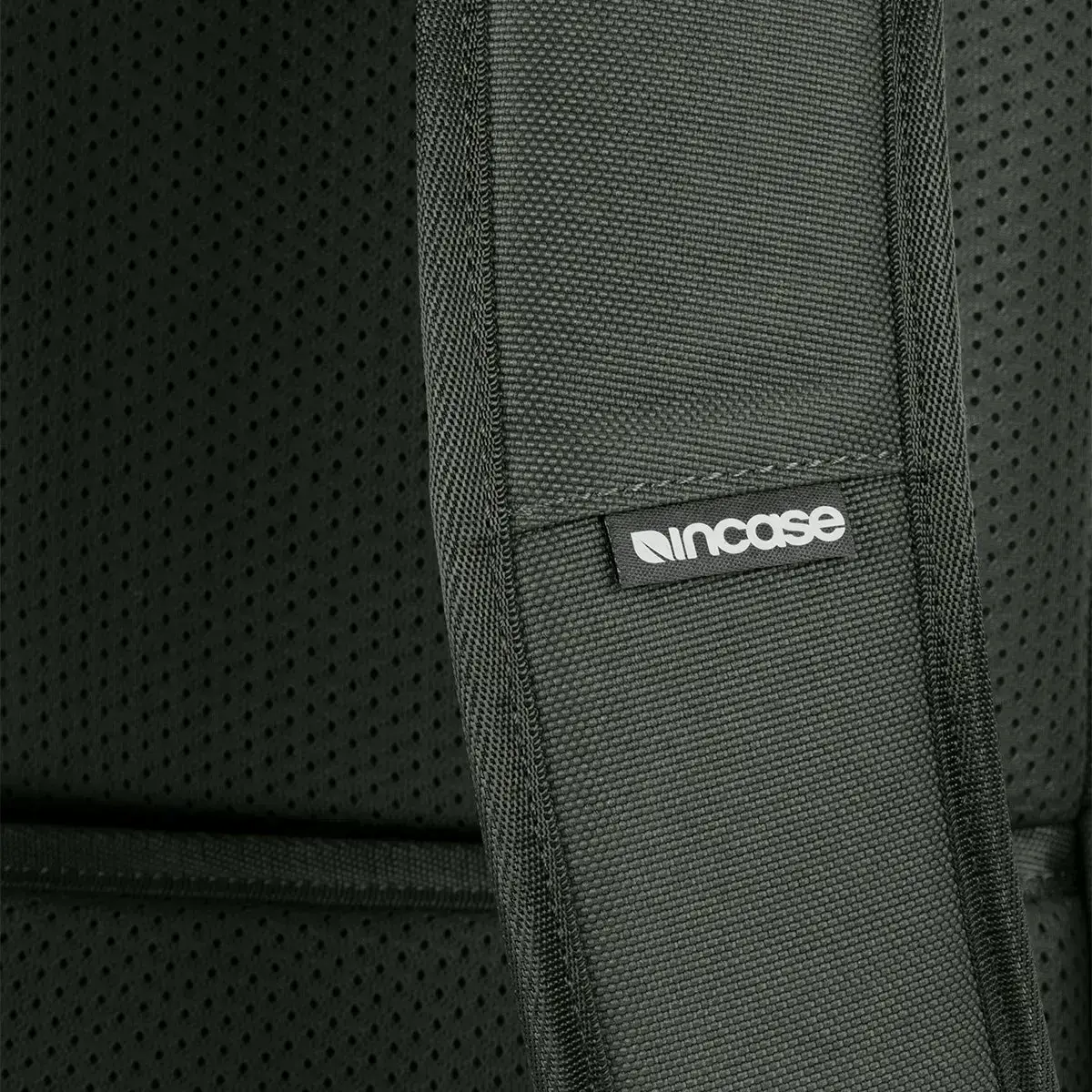 Рюкзак Incase A.R.C. Daypack with ReSpun 100% Recycled Polyester 24L - Smoked Ivy (INCO100684-SIV)