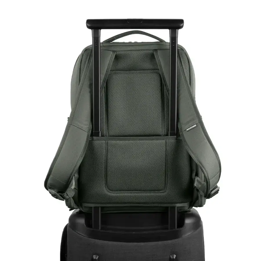Рюкзак Incase A.R.C. Daypack with ReSpun 100% Recycled Polyester 24L - Smoked Ivy (INCO100684-SIV)